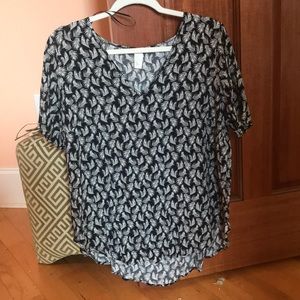 super cute feather top!